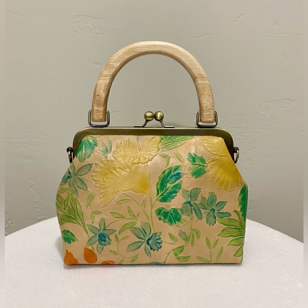 Handmade Genuine Leather Floral Embossed Wooden Handle Kisslock Bag/Crossbody - Picture 2 of 13